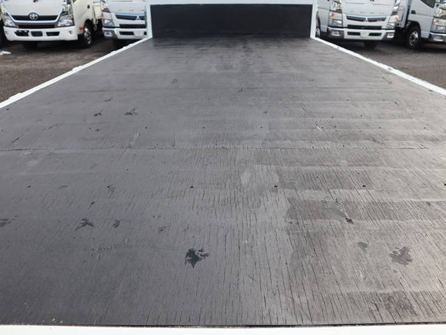 三菱ふそうキャンター平ボディ小型（2t・3t）[写真11]