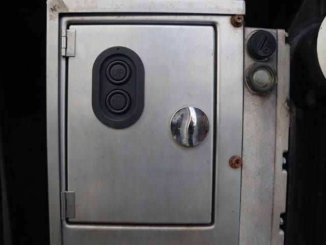 三菱ふそうキャンター平ボディ小型（2t・3t）[写真13]