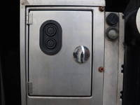 三菱ふそうキャンター平ボディ小型（2t・3t）[写真13]