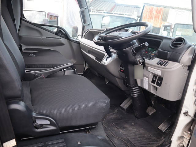 三菱ふそうキャンター平ボディ小型（2t・3t）[写真23]