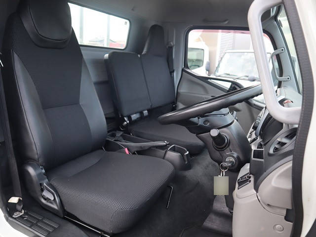 三菱ふそうキャンター平ボディ小型（2t・3t）[写真24]