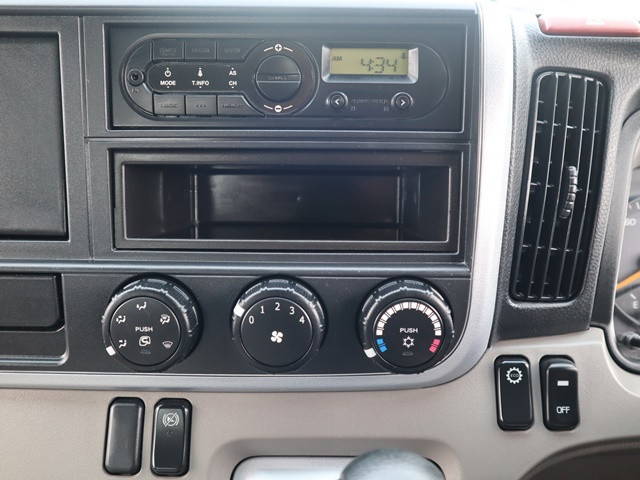 三菱ふそうキャンター平ボディ小型（2t・3t）[写真29]