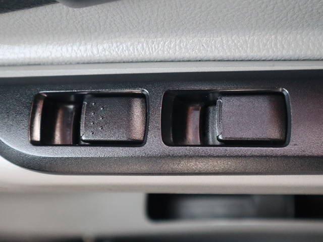 三菱ふそうキャンター平ボディ小型（2t・3t）[写真32]