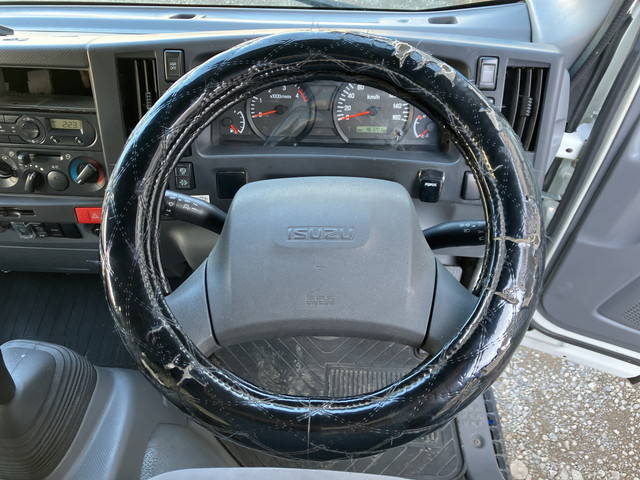 いすゞエルフ冷凍車（冷蔵車）小型（2t・3t）[写真32]