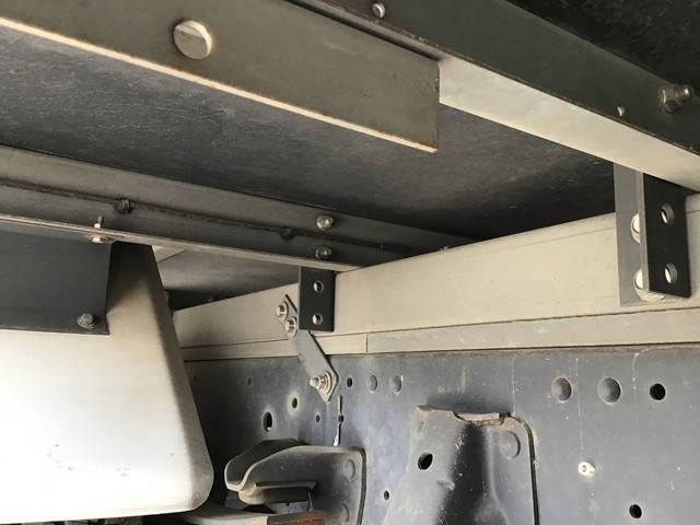 いすゞエルフ冷凍車（冷蔵車）小型（2t・3t）[写真23]