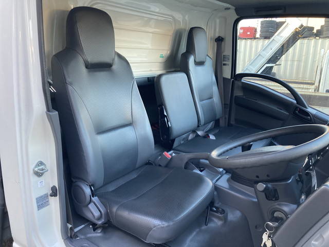 いすゞエルフ冷凍車（冷蔵車）小型（2t・3t）[写真32]