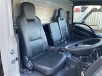 いすゞエルフ冷凍車（冷蔵車）小型（2t・3t）[写真32]