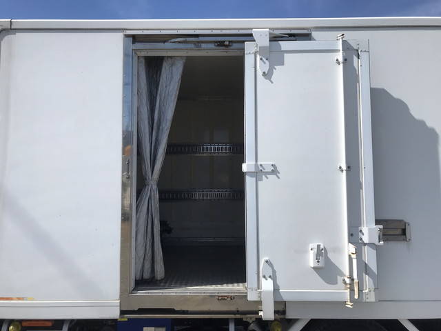 いすゞエルフ冷凍車（冷蔵車）小型（2t・3t）[写真06]