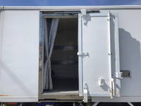 いすゞエルフ冷凍車（冷蔵車）小型（2t・3t）[写真06]