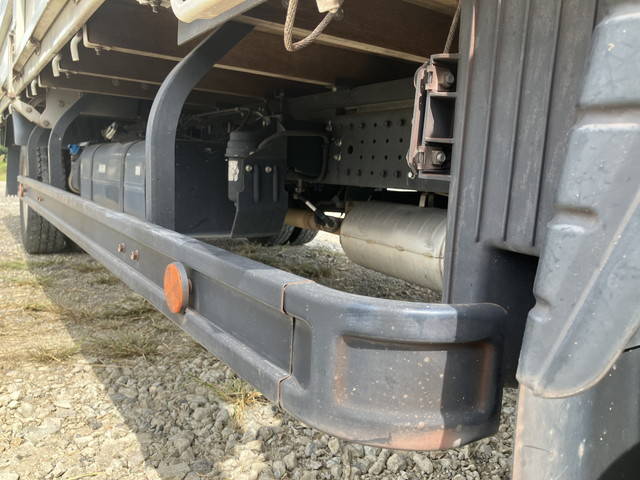 三菱ふそうキャンター平ボディ小型（2t・3t）[写真14]