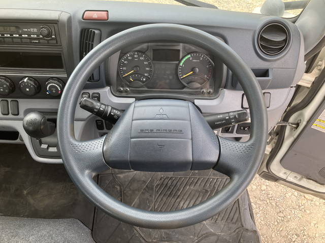 三菱ふそうキャンター平ボディ小型（2t・3t）[写真27]