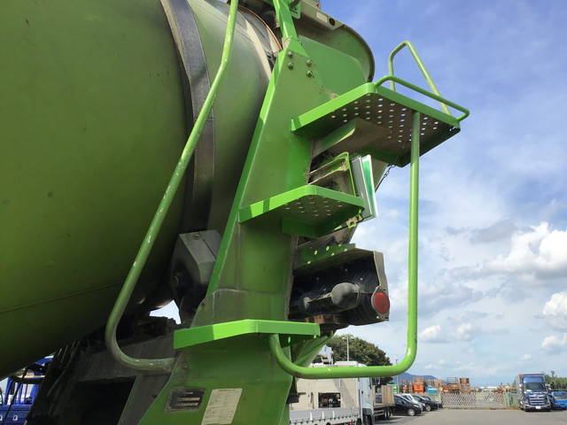 三菱ふそうスーパーグレートミキサー車（コンクリートミキサー）大型（10t）[写真11]