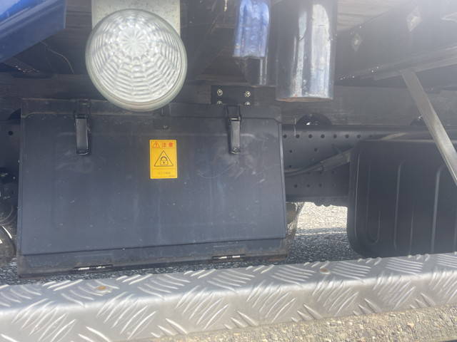 いすゞフォワードユニック5段中型（4t）[写真17]