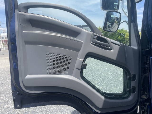 いすゞフォワードユニック5段中型（4t）[写真23]