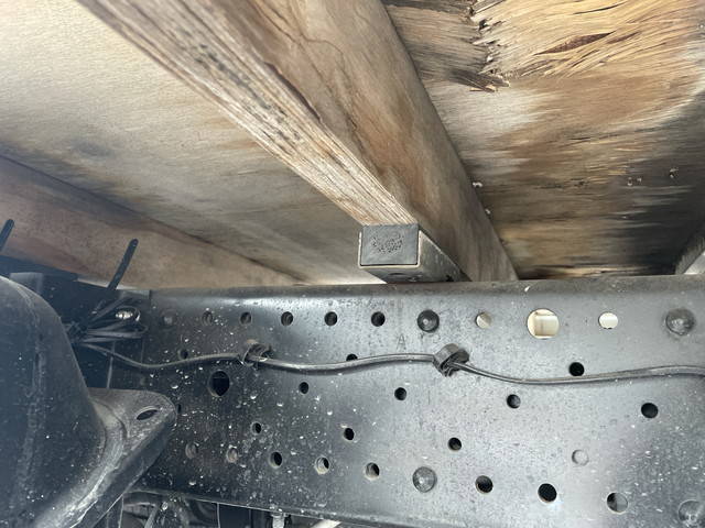 いすゞエルフ平ボディ小型（2t・3t）[写真21]