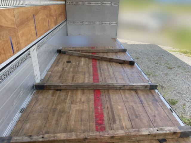 UDトラックスクオンアルミウイング大型（10t）[写真11]