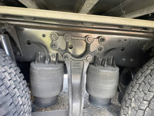 UDトラックスクオンアルミウイング大型（10t）[写真15]