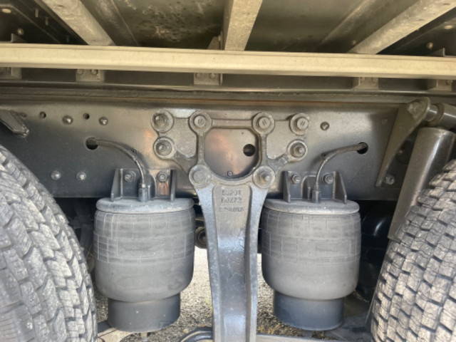 UDトラックスクオンアルミウイング大型（10t）[写真16]