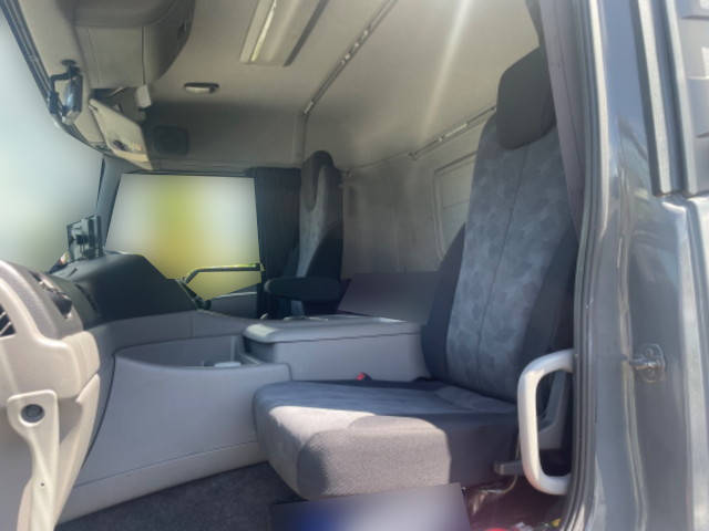 UDトラックスクオンアルミウイング大型（10t）[写真24]