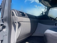 UDトラックスクオンアルミウイング大型（10t）[写真25]