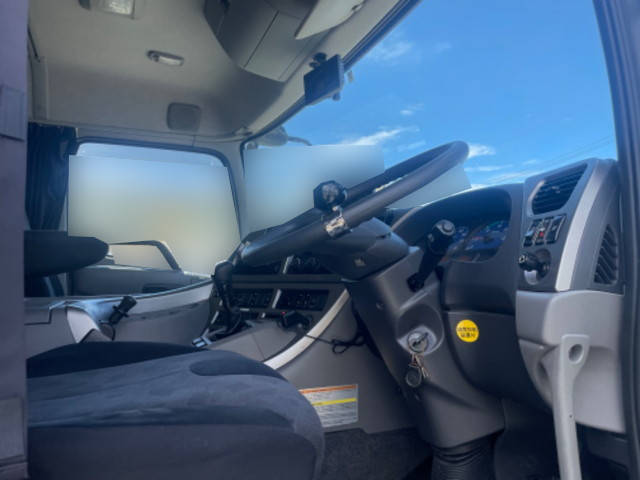 UDトラックスクオンアルミウイング大型（10t）[写真26]