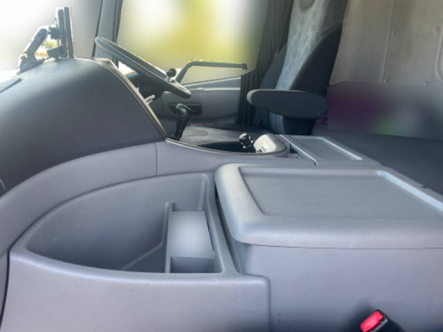 UDトラックスクオンアルミウイング大型（10t）[写真28]