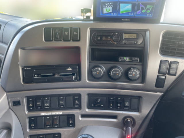 UDトラックスクオンアルミウイング大型（10t）[写真31]