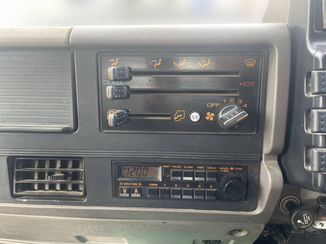 いすゞフォワードセルフクレーン3段中型（4t）[写真36]