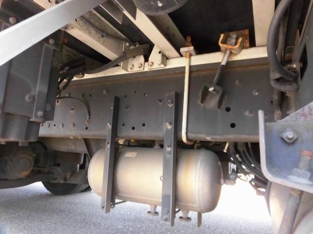 UDトラックスクオンアルミウイング大型（10t）[写真10]