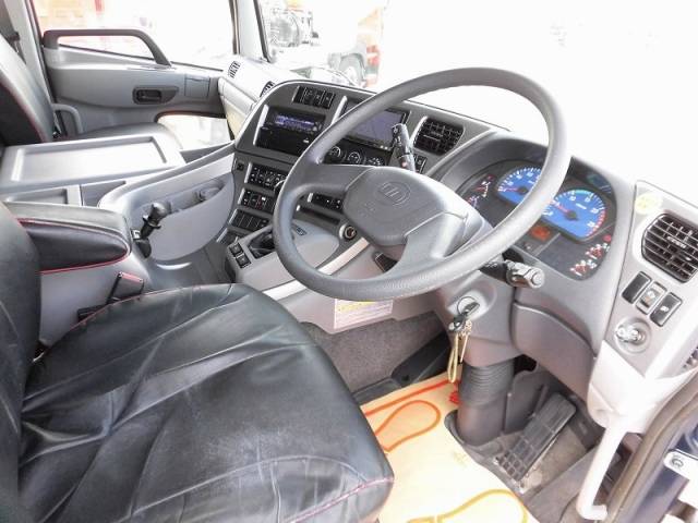 UDトラックスクオンアルミウイング大型（10t）[写真11]