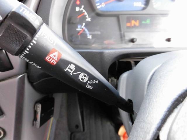 UDトラックスクオンアルミウイング大型（10t）[写真18]