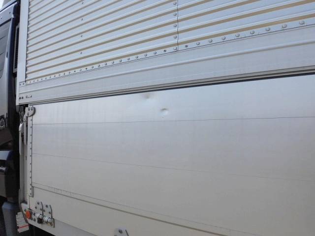 UDトラックスクオンアルミウイング大型（10t）[写真29]