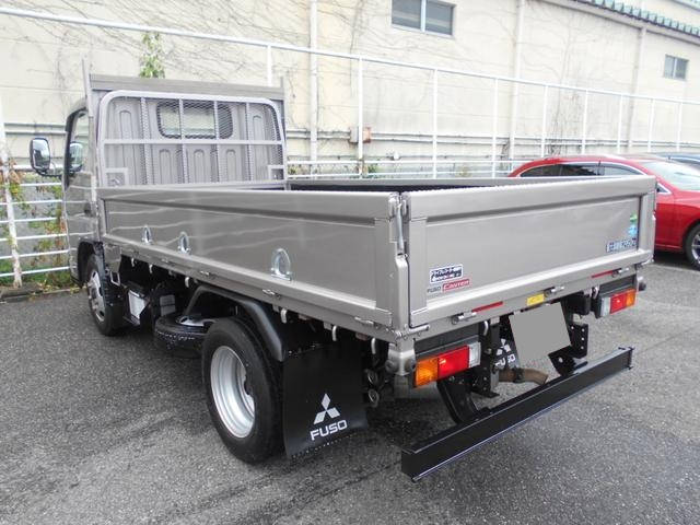 三菱ふそうキャンター平ボディ小型（2t・3t）[写真02]