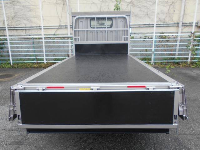 三菱ふそうキャンター平ボディ小型（2t・3t）[写真08]