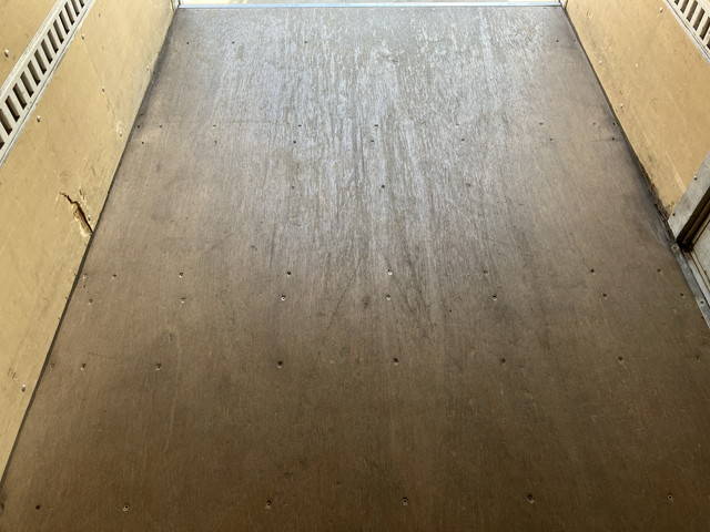 三菱ふそうキャンターアルミバン小型（2t・3t）[写真13]