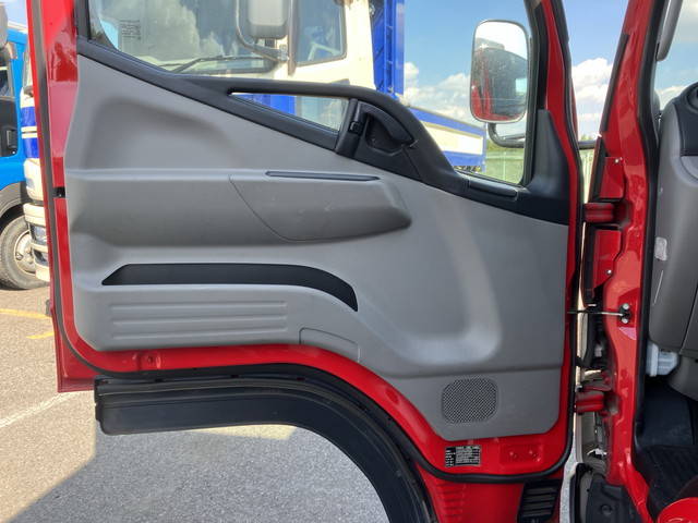 三菱ふそうキャンターアルミバン小型（2t・3t）[写真23]