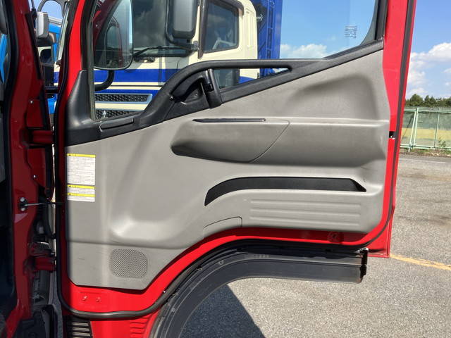 三菱ふそうキャンターアルミバン小型（2t・3t）[写真24]