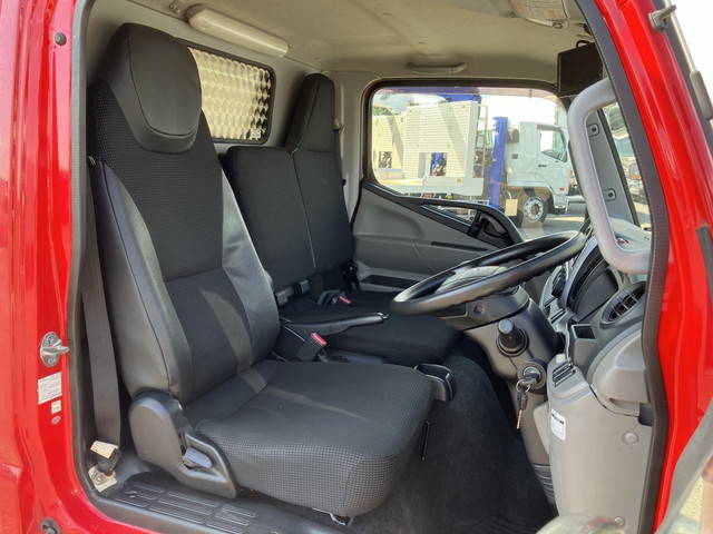 三菱ふそうキャンターアルミバン小型（2t・3t）[写真26]