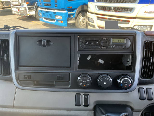 三菱ふそうキャンターアルミバン小型（2t・3t）[写真32]