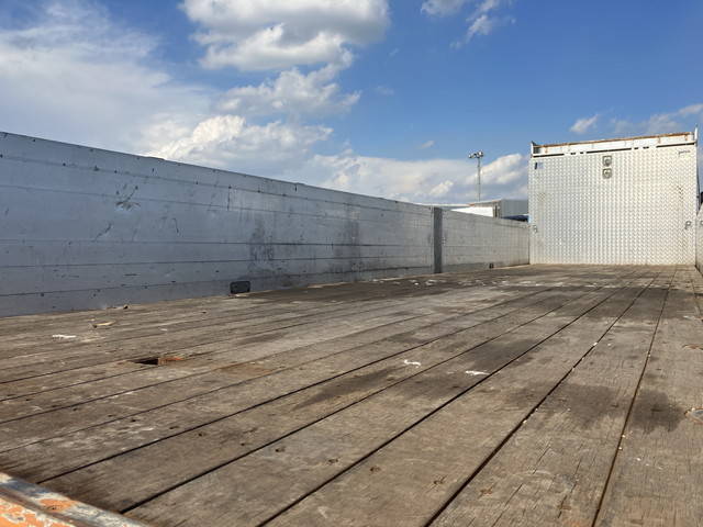 UDトラックスクオンアルミブロック大型（10t）[写真13]