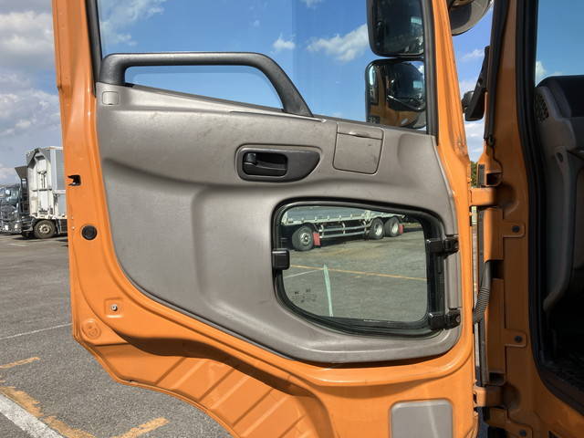 UDトラックスクオンアルミブロック大型（10t）[写真26]