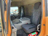 UDトラックスクオンアルミブロック大型（10t）[写真28]