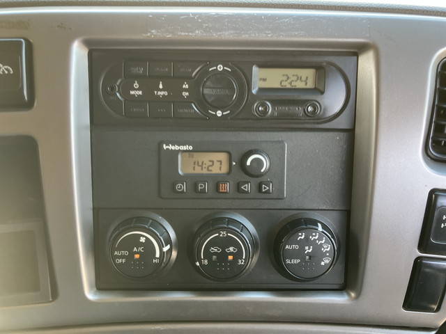 UDトラックスクオンアルミブロック大型（10t）[写真37]