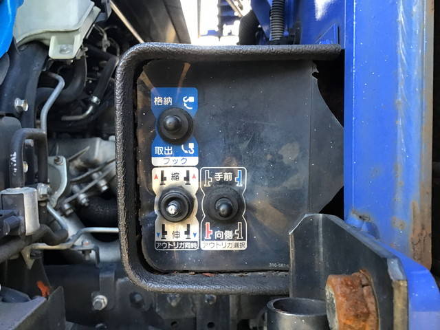 三菱ふそうキャンターセルフクレーン4段小型（2t・3t）[写真18]