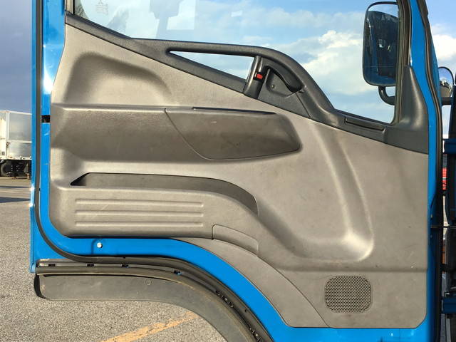 三菱ふそうキャンターセルフクレーン4段小型（2t・3t）[写真32]