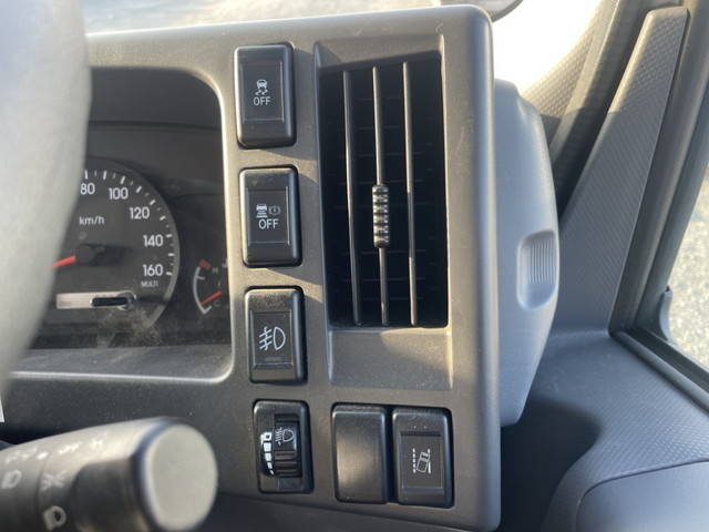 いすゞエルフユニック3段小型（2t・3t）[写真30]