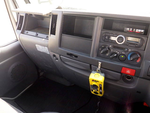 いすゞエルフコンテナ専用車小型（2t・3t）[写真26]