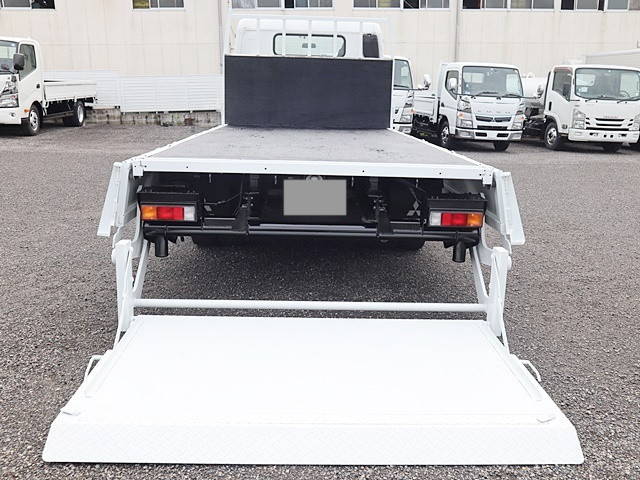 三菱ふそうキャンター平ボディ小型（2t・3t）[写真11]