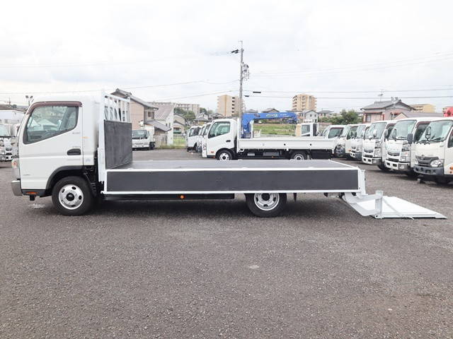 三菱ふそうキャンター平ボディ小型（2t・3t）[写真12]