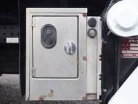 三菱ふそうキャンター平ボディ小型（2t・3t）[写真16]